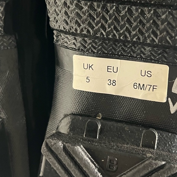 Hunter classic tall rubber boots black EUC size 6 medium or 7 narrow - Picture 8 of 9